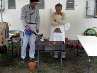 焼きそばのための火おこし