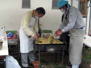 焼きそば完成間近