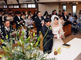 たくさんの人がお祝いにやって来ました たくさんの人がお祝いにやって来ました